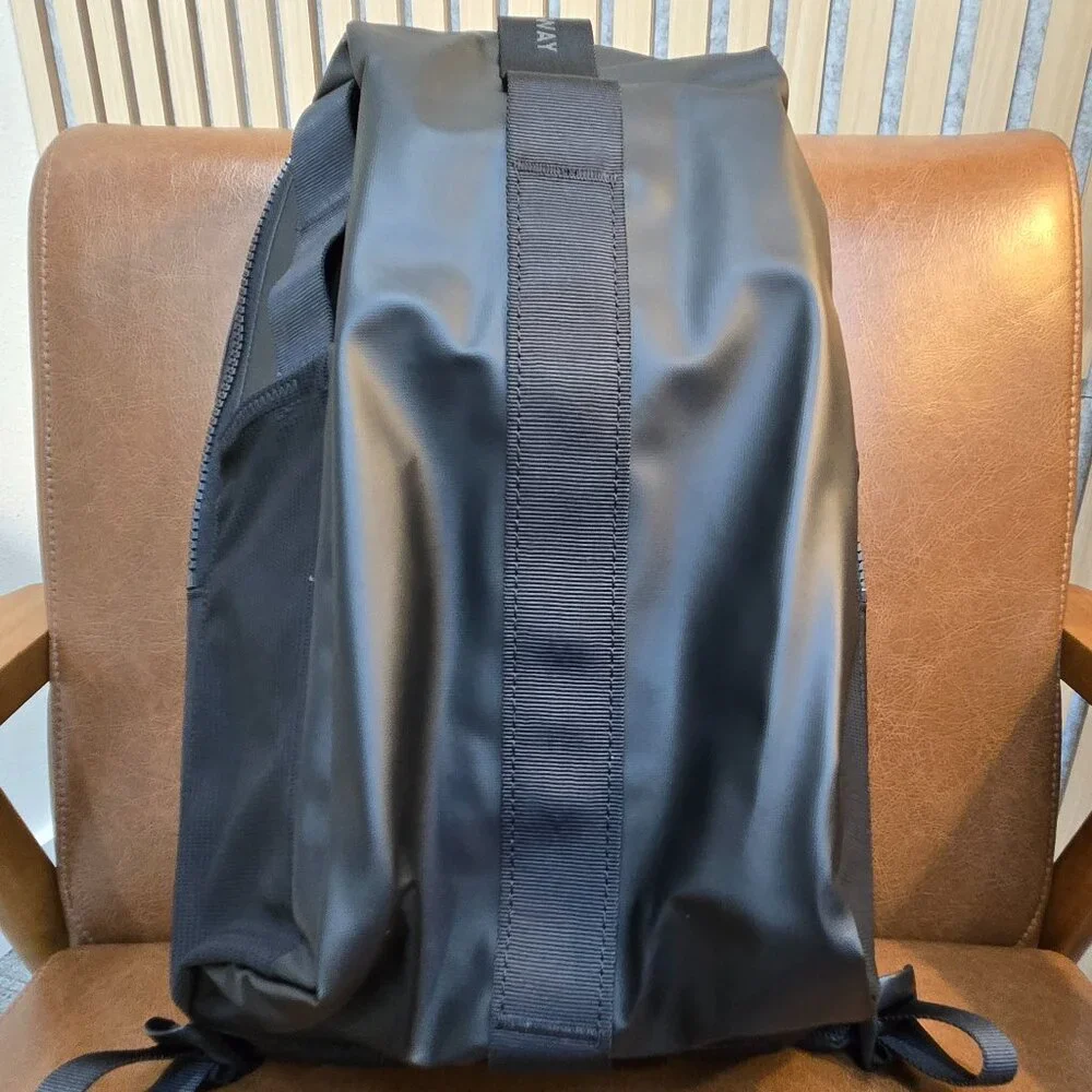 Away Active Daypack 20L - Picture 1 of 6